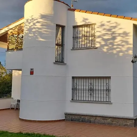 Casa Los Bufones De Pria Feriehus
