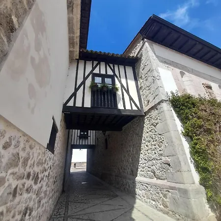 Casa Los Bufones De Pria Feriehus